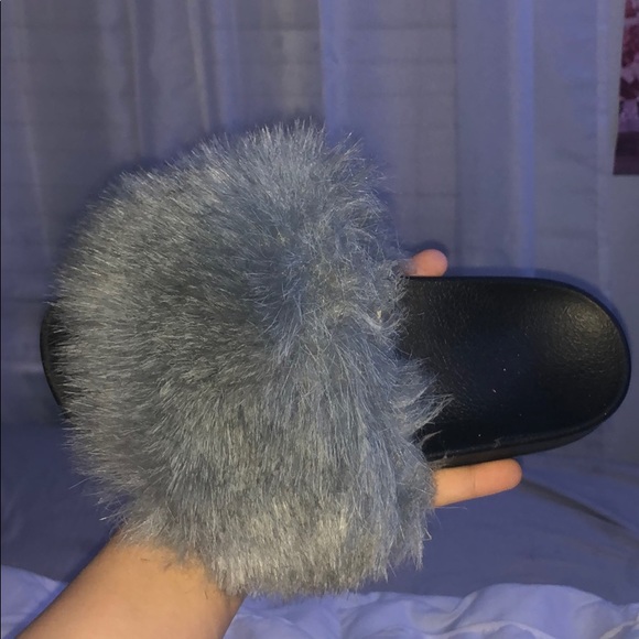 grey fuzzy slides - Picture 2 of 4
